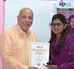 APTTI Student with certificate